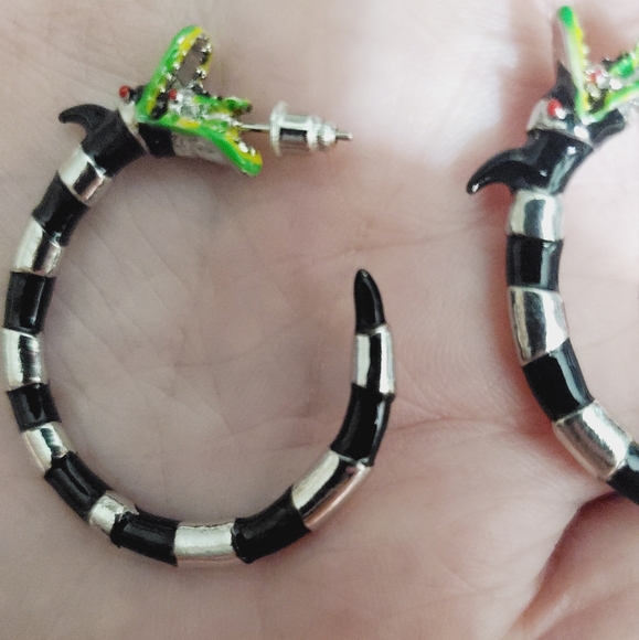 Beetle juice sand worm stripe earrings Halloween costumes New stripe hoops silve - Picture 12 of 13